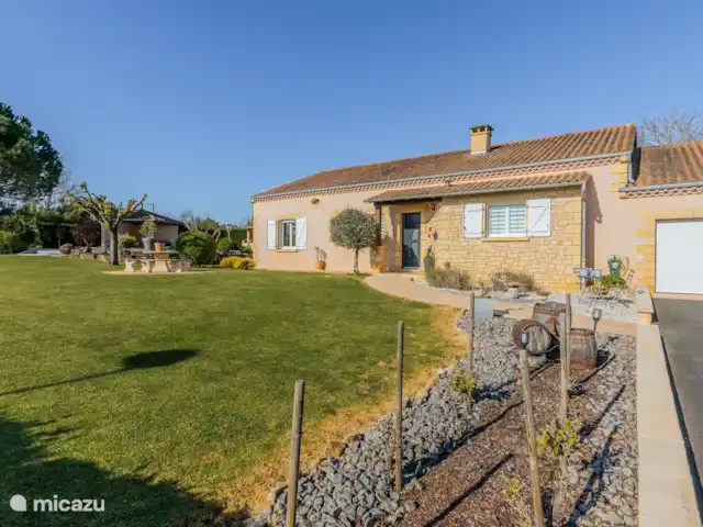 Terrasse | France, Dordogne, Terrasson - maison de vacances Jardin