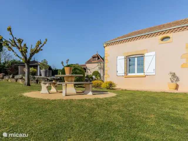 Terrasse | France, Dordogne, Terrasson - maison de vacances Jardin