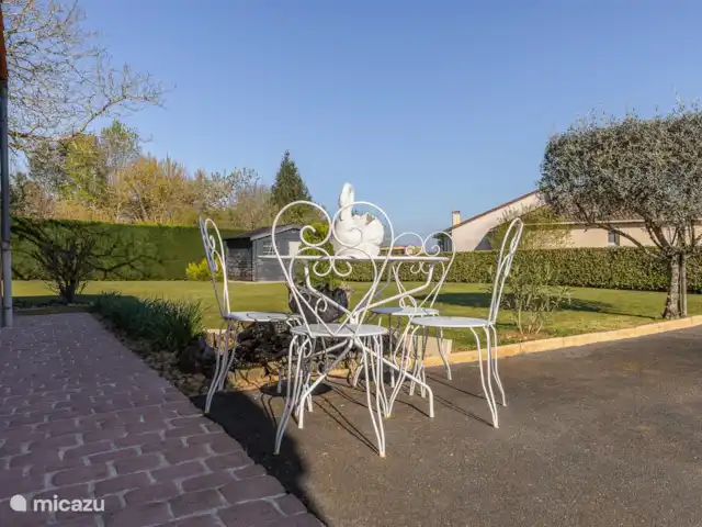 Terrasse | France, Dordogne, Terrasson - maison de vacances S’asseoir dans le jardin