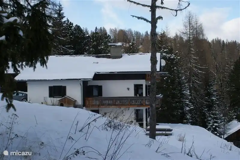 Die Überraschung, eine zusätzliche Wohnung in den Untergeschoss und den großen Balkon mit viel Sonne und Privatsphäre.