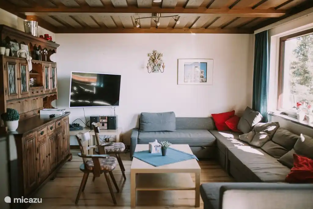 Das Wohnzimmer mit den großen Schlafsofas. Entspannen Sie sich!