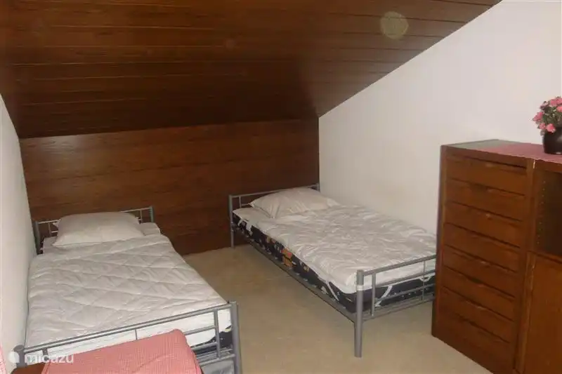 Der Vorraum im Dachgeschoss mit 2 Einzelbetten.