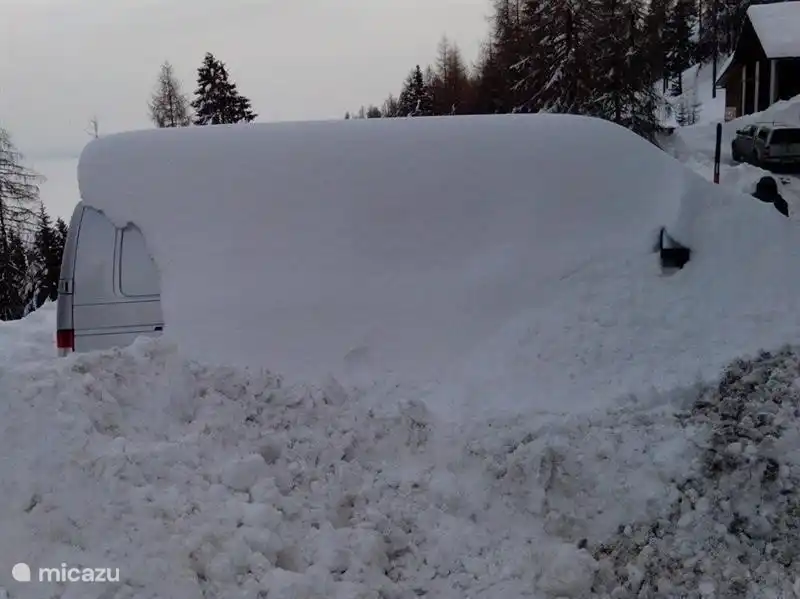 Schnee war in viele schigebieten ein Problem in 2014. Aber nicht in Hochrindl, mein wagen war kaum verschwunden unter der Schnee.