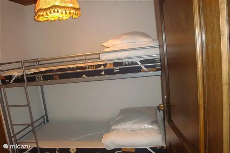 Das kleinste Schlafzimmer im Erdgeschoss mit Etagenbett.