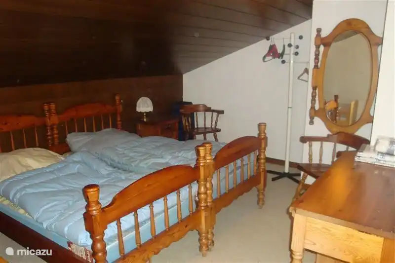 Die Große Masterschlafzimmer im Dachgeschoss mit 2 Einzelbetten.