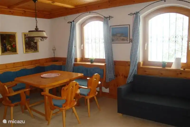 Der Wohn/Zirben-Zimmer in keller. Wir hatten es mit 7 personen bequem. 