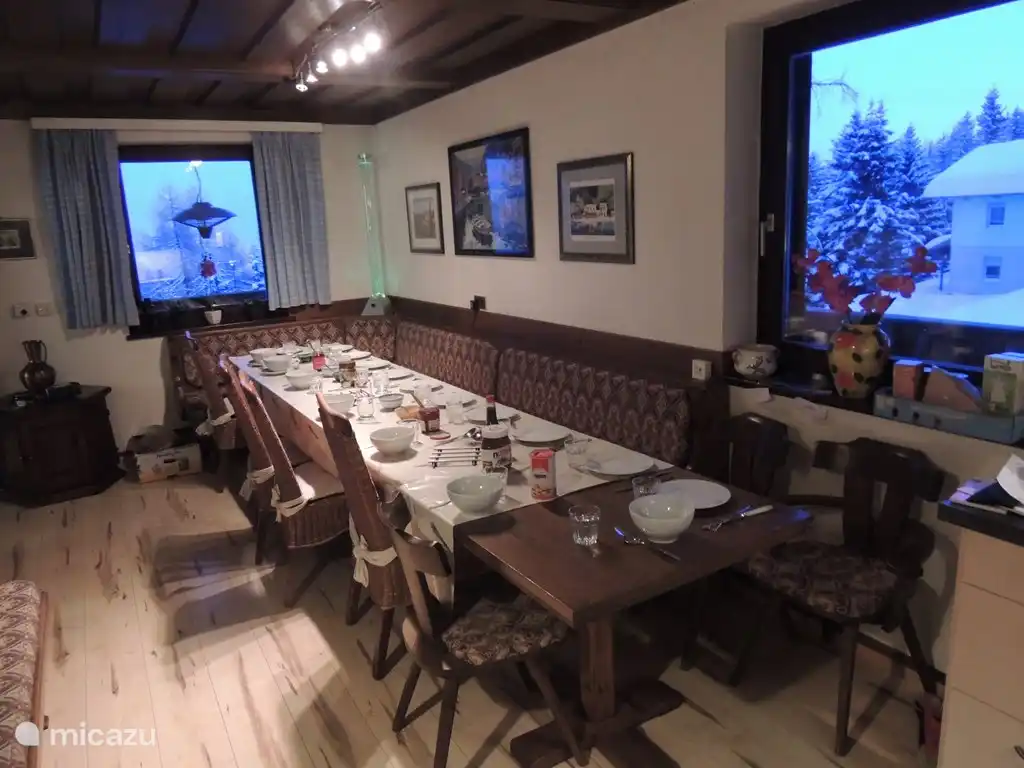 Der große Speisesaal auf der BGG. Mit allen Menschen kann man hier essen oder ein Spiel spielen