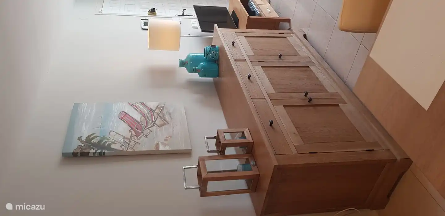 Neue Möbel und Dekoration verleihen ihm einen modernen, sommerlichen Touch