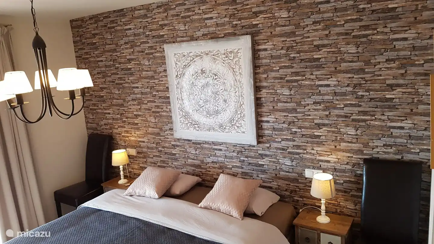 Schlafzimmer 1 komplett renoviert