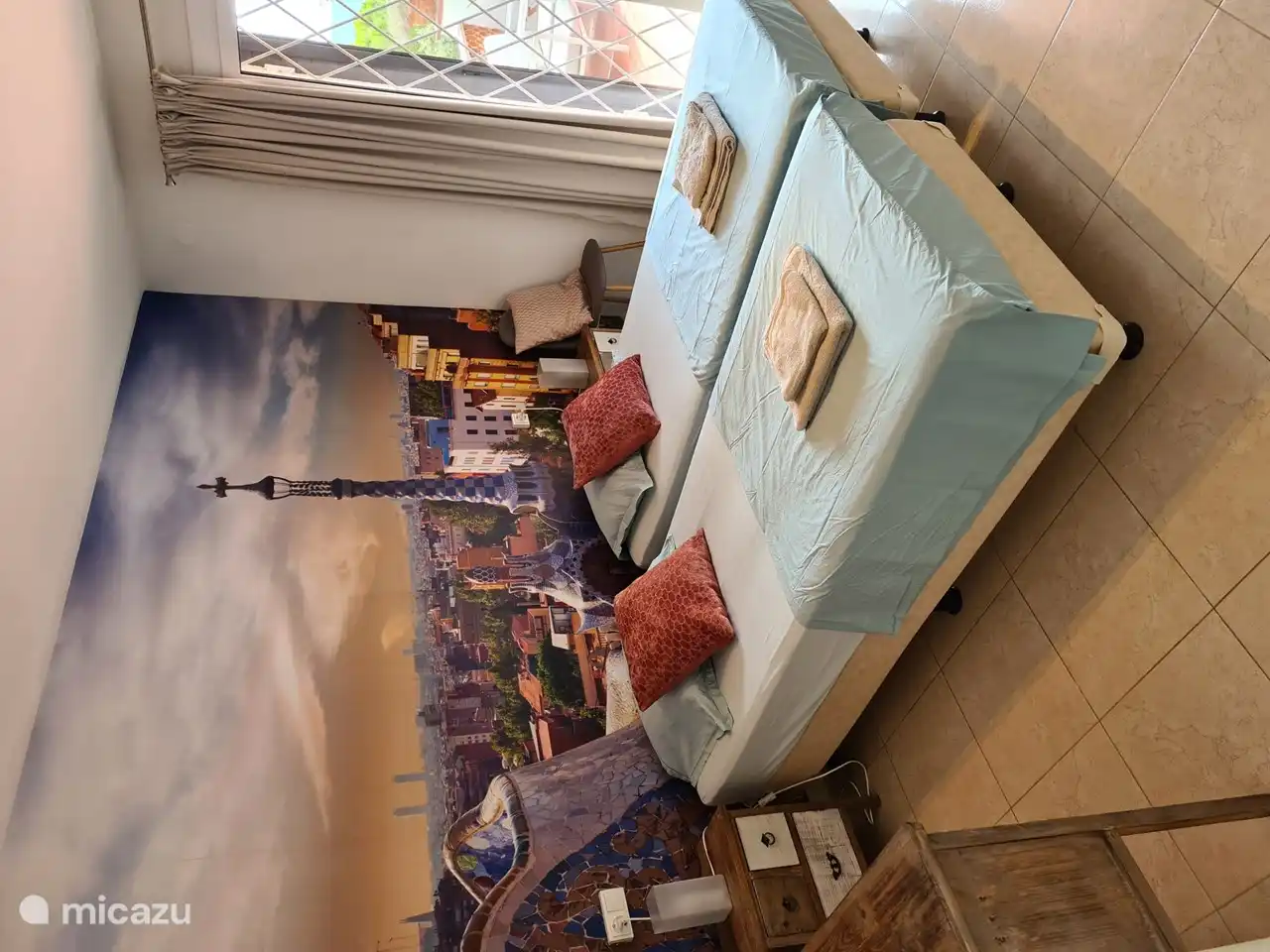 Unser zweites Schlafzimmer mit wunderschöner Fototapete, Blick über Barcelona!