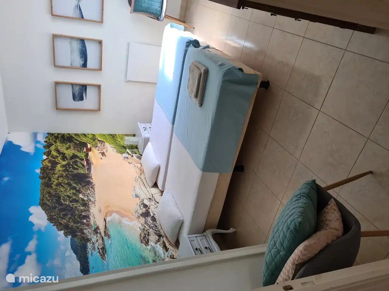 Unser drittes Schlafzimmer mit wunderschöner Fototapete, Blick über die Bucht von Cala Boadella!