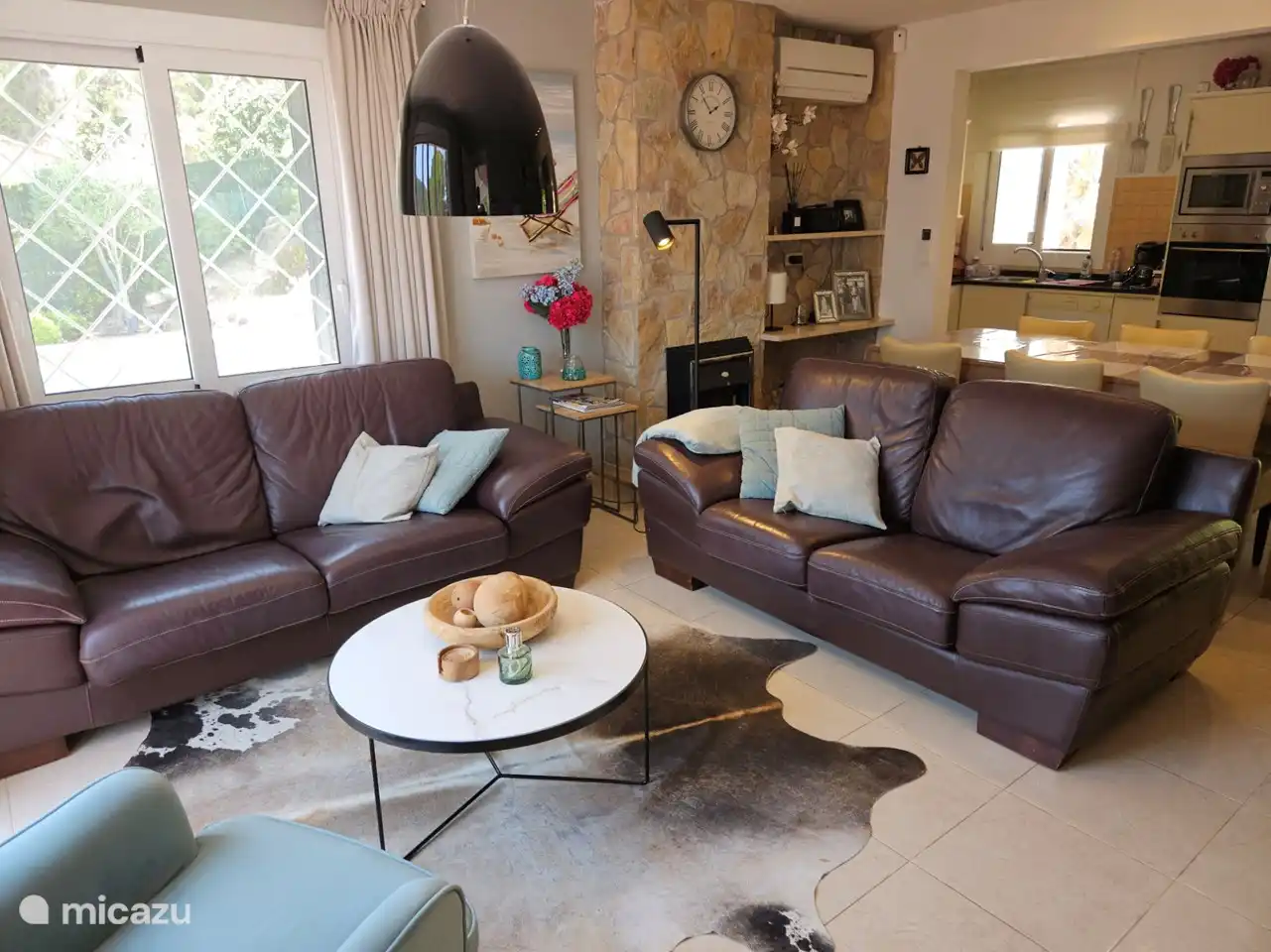 Neuer Couchtisch mit passender Deko