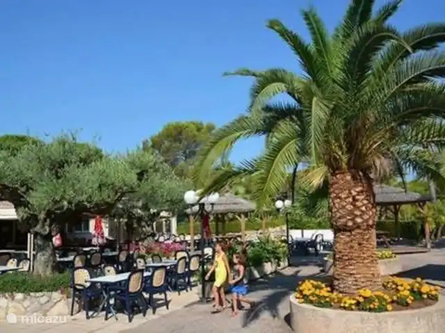 chalet en Francia, Costa Azul, Roquebrune-sur-Argens – Chalet Provenza Costa Azul Terraza camping Lei suves