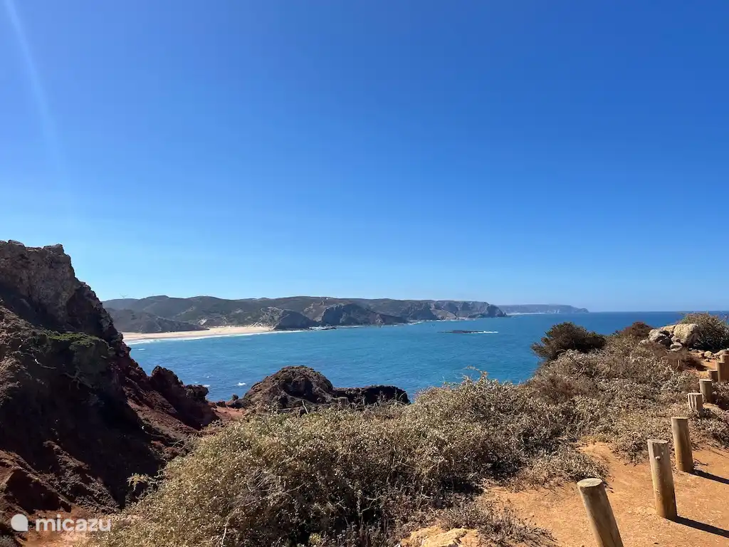 Prachtige kustlijn met vele zandstranden.
