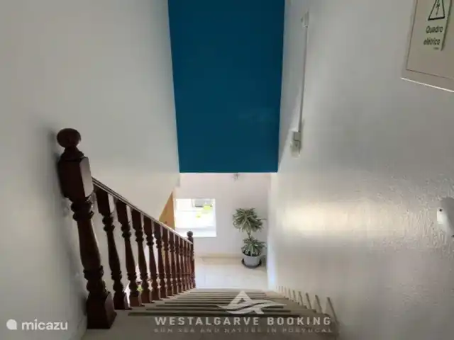 Spacieuse villa en bord de mer avec piscine | Portugal, Algarve, Aljezur - villa Hall avec escalier