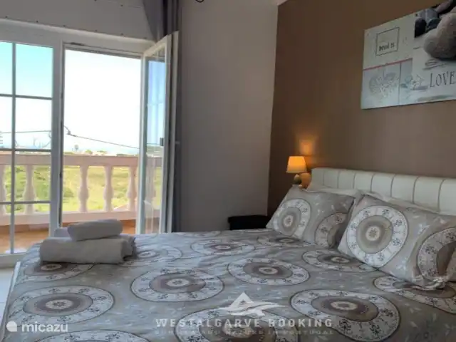 Spacieuse villa en bord de mer avec piscine | Portugal, Algarve, Aljezur - villa Chambre avec balcon