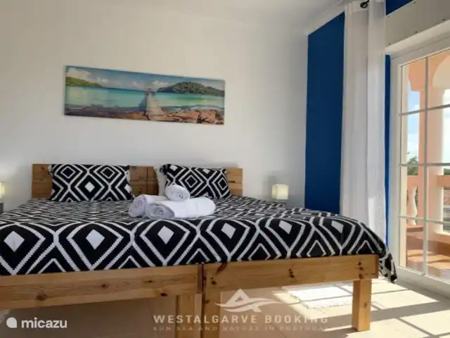 Spacieuse villa en bord de mer avec piscine | Portugal, Algarve, Aljezur - villa Chambre avec 2 lits simples, avec balcon.