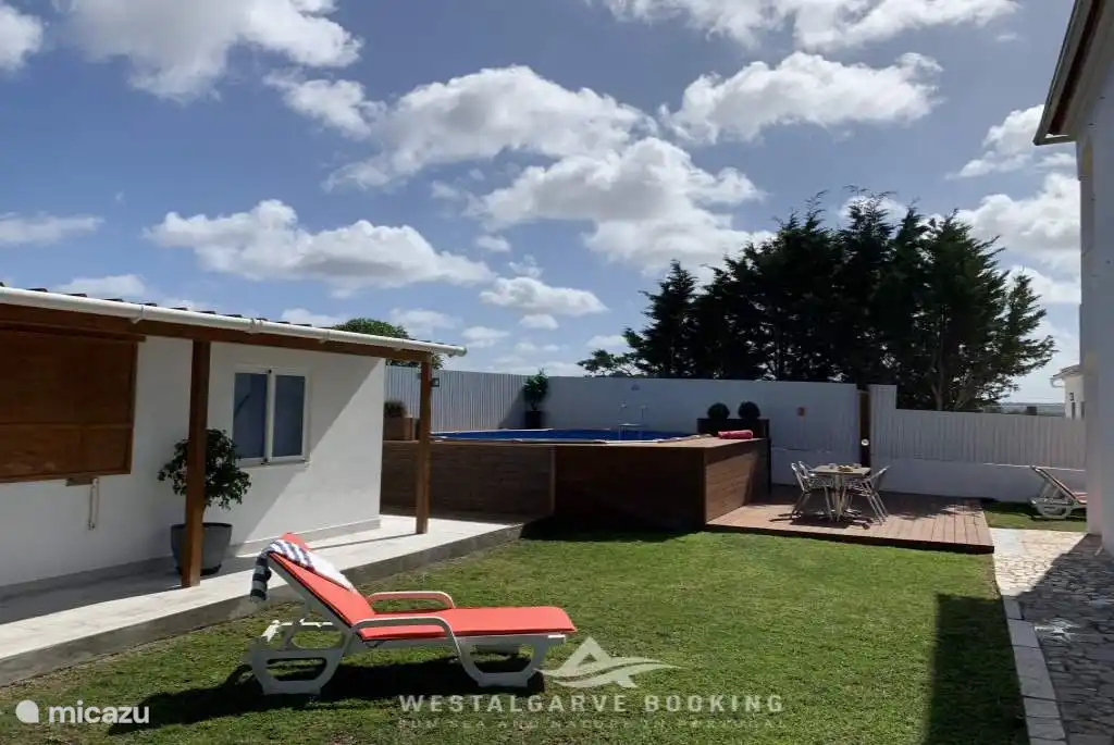 Heerlijke buitenruimte: tuin, zwembad, eetgelegenheid, zitje, hangmat.