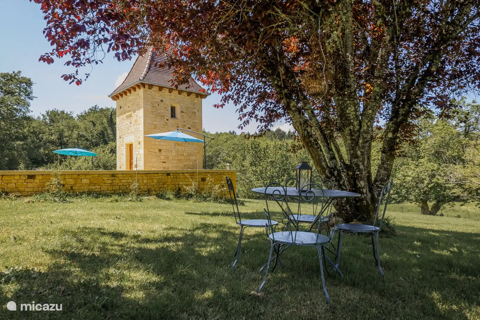 S’asseoir dans le jardin