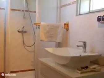 Holzhäuschen Badezimmer