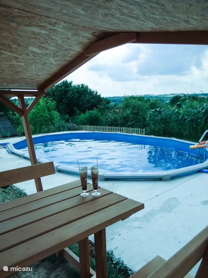 Im Jahr 2019 hat das Haus eine neue rote Jacke erhalten.