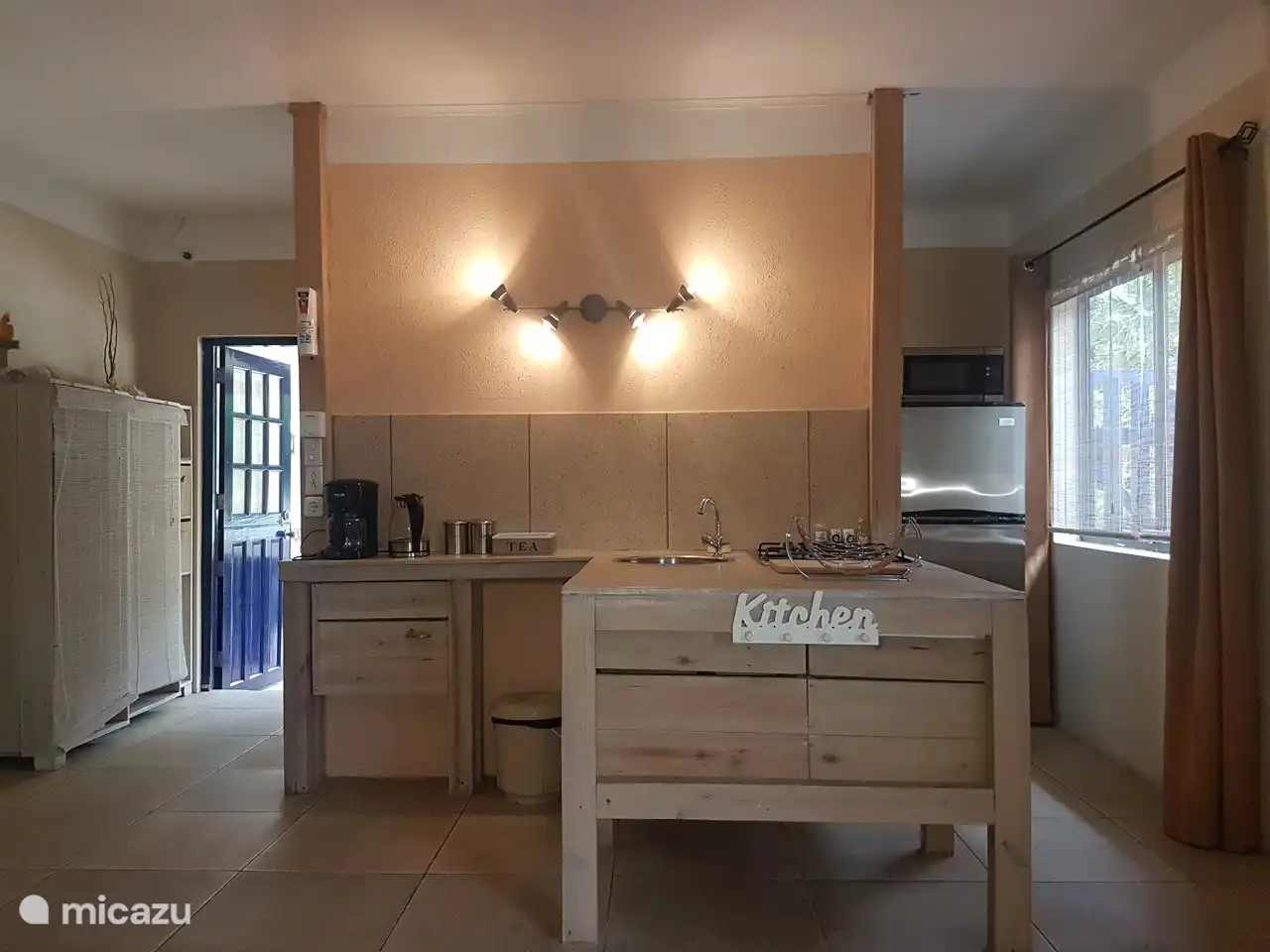 Coral Beach, cuisine