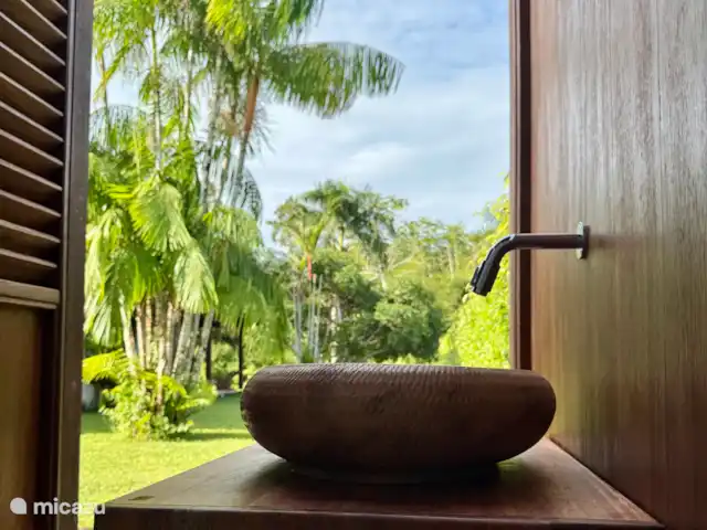 Location de Vacances Suriname, Commewijne, New Amsterdam, villa - Villa Nieuw, Amsterdam, Suriname  Douche extérieure Casa Walaba