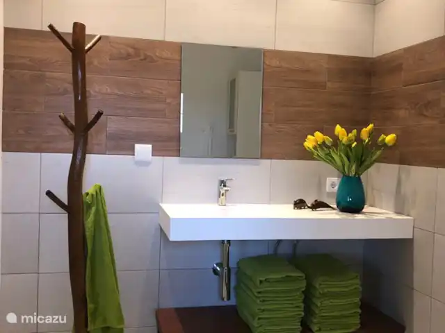 Location de Vacances Suriname, Commewijne, New Amsterdam, villa - Villa Nieuw, Amsterdam, Suriname  La salle de bain rénovée fin 2019.