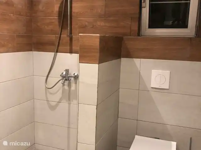 Location de Vacances Suriname, Commewijne, New Amsterdam, villa - Villa Nieuw, Amsterdam, Suriname  La salle de bain rénovée fin 2019 avec eau chaude et froide.