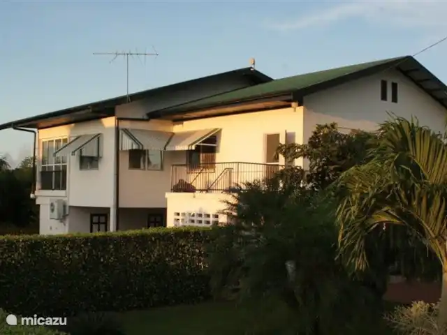 Location de Vacances Suriname, Commewijne, New Amsterdam, villa - Villa Nieuw, Amsterdam, Suriname  La villa dont vous pouvez louer la chambre basse.