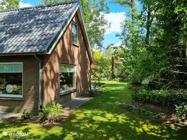 De Vlinder huren in Nederland, Gelderland, Winterswijk - bungalow voorzijde met zijtuin
