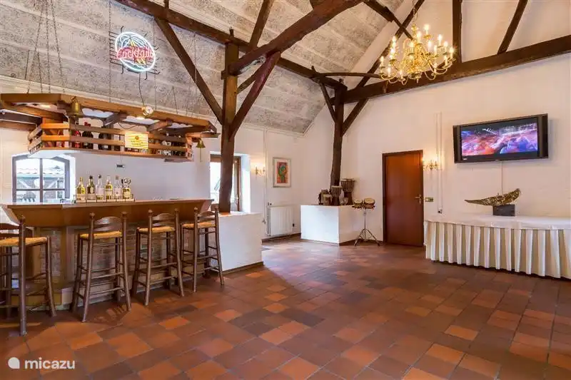 Bar mit Unterhaltungsprogramm