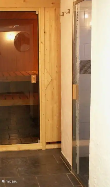 Sauna und Duschraum für 4 Personen 
