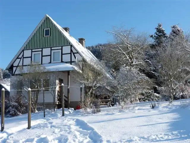 casa betty en Alemania, Sauerland, Elpe - casa vacacional Betten Haus en invierno