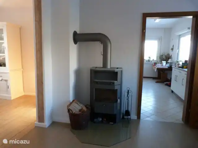 casa betty en Alemania, Sauerland, Elpe - casa vacacional Estufa de leña en la sala de estar