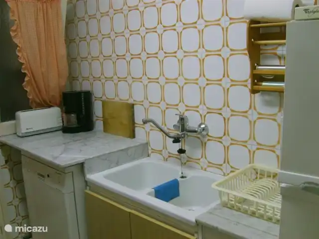 Tramuntane 1 | Espagne, Costa Brava, Colera - appartement cuisine avec cuisinière à gaz, lave-vaisselle, buanderie avec lave-linge