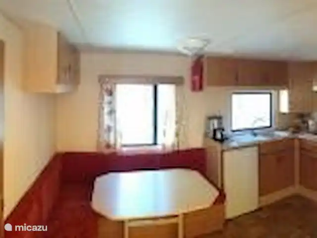 mobil home / caravana en Francia, Costa Azul, Roquebrune-sur-Argens – Lei Suves Cote d'Azur Chalet retro Sala de estar