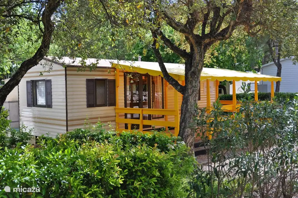 mobilheim in Provence, Frankreich – Lei Suves Cote d'Azur Retro-Chalet