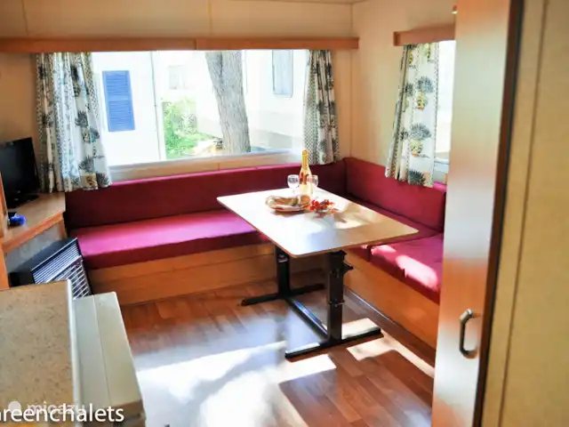 mobil home / caravana en Francia, Costa Azul, Roquebrune-sur-Argens – Lei Suves Cote d'Azur Chalet retro Tipo de salón retro (ejemplo)