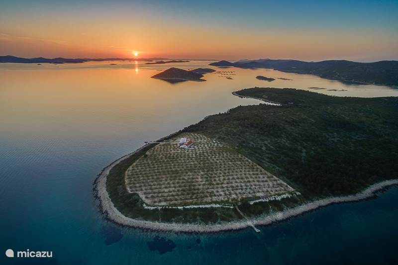 Vakantiehuis Kroatië, Dalmatië, Zizanj Villa Luxe villa Zinzanj op privé-eiland!