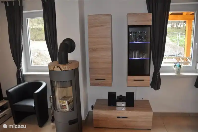 salon avec poêle à bois