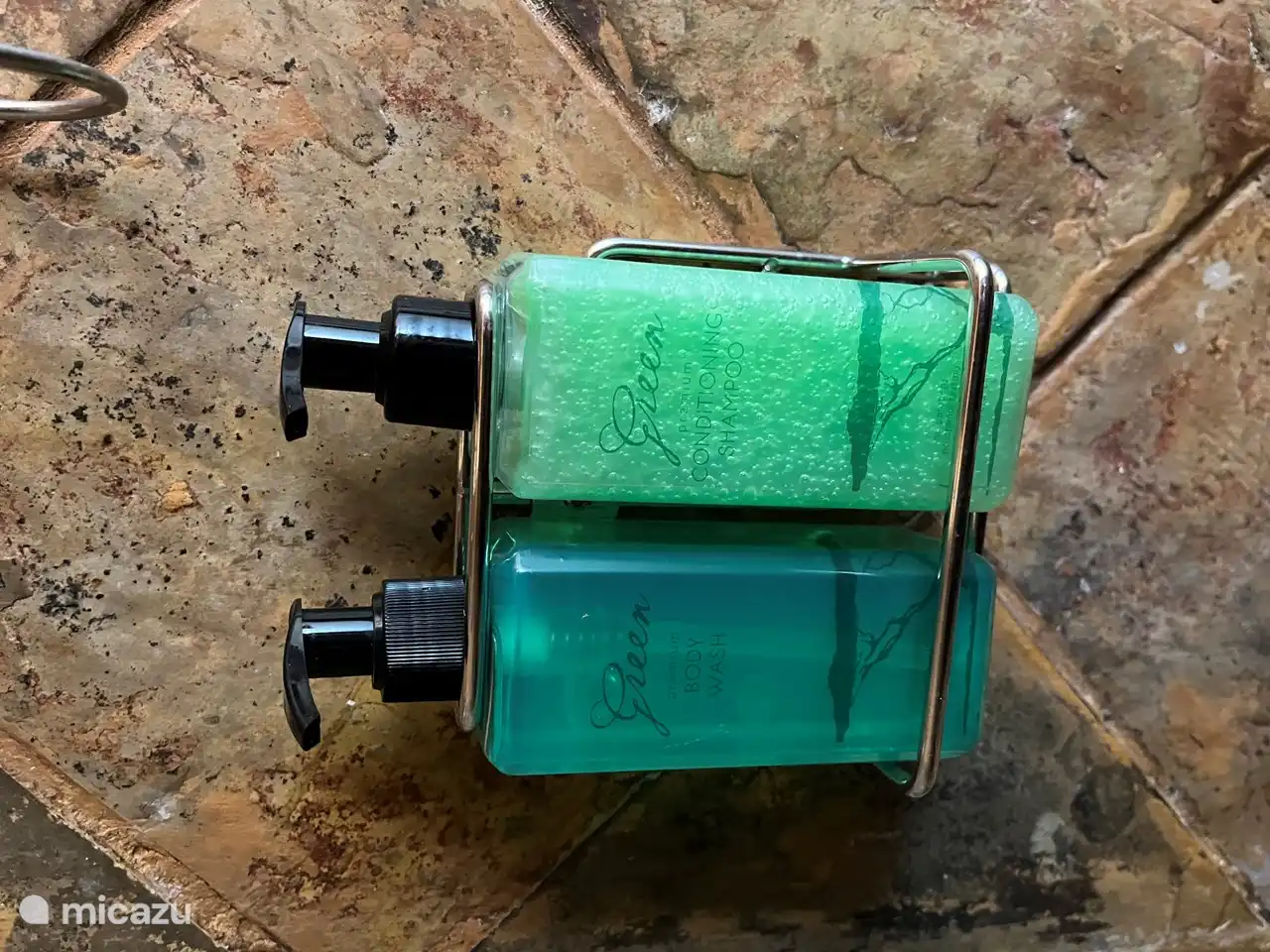 Hotelannehmlichkeiten, Handtücher, Haartrockner und Bettwäsche stehen für Ihren Komfort zur Verfügung.