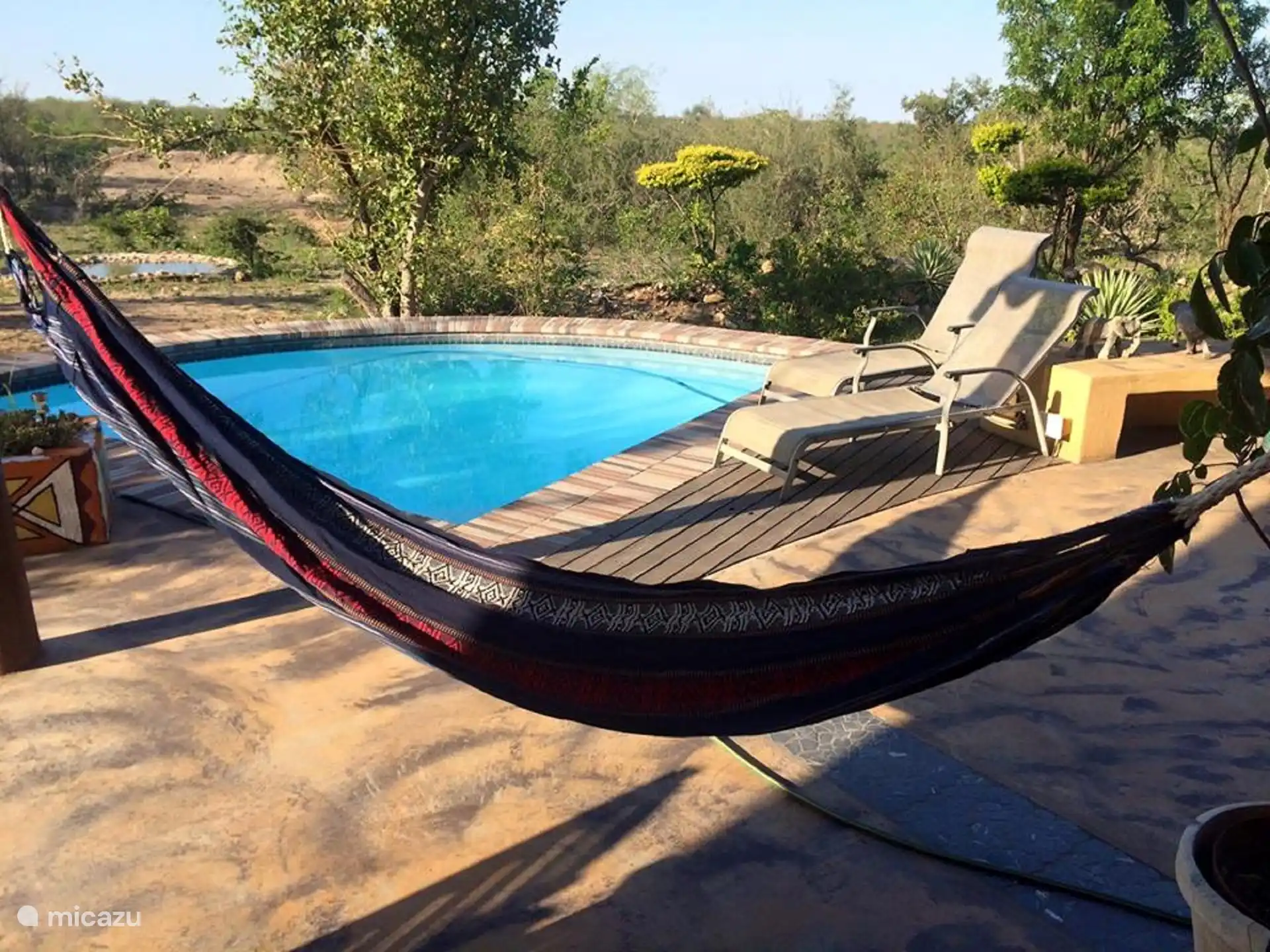 Eine schöne Hängematte, um den Urlaub zu genießen. 