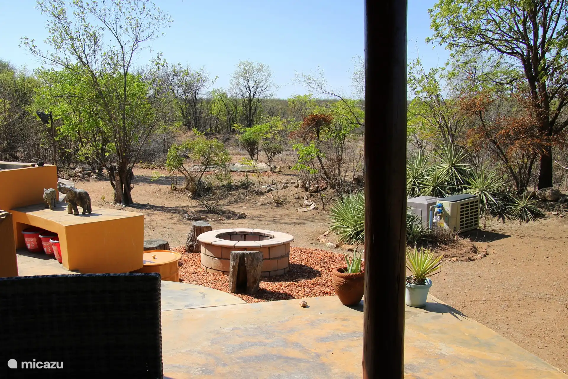 Von allen Ecken des Hauses hat man einen Blick auf den Busch