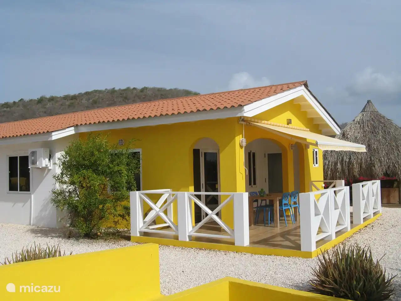 Terrasse avec soleil du soir.