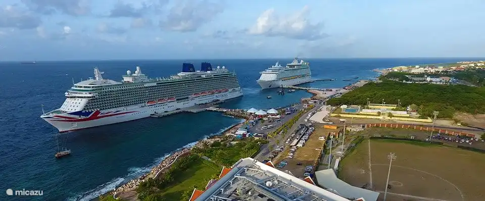 Le 1er et le 2ème Mega Pier. Le 13 octobre 2017, un navire de croisière est arrivé au 2e Megapier pour la première fois. La jetée doit pouvoir accoster les plus grands paquebots de croisière du monde !