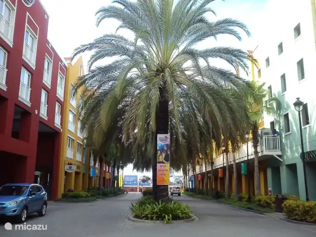 Villapark Fontein A27 huren in Curaçao, Banda Abou (west), Fontein - vakantiehuis Renaissance Boulevard in Willemstad met gratis overdekt parkeerplaats.