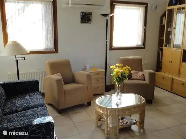 bungalow huren in Frankrijk, Hérault, Vacquières – Bungalow Claret woonkamer