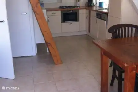Vakantiehuis Italië, Italiaanse Meren, Luino bungalow Fleury eethoek en keuken
