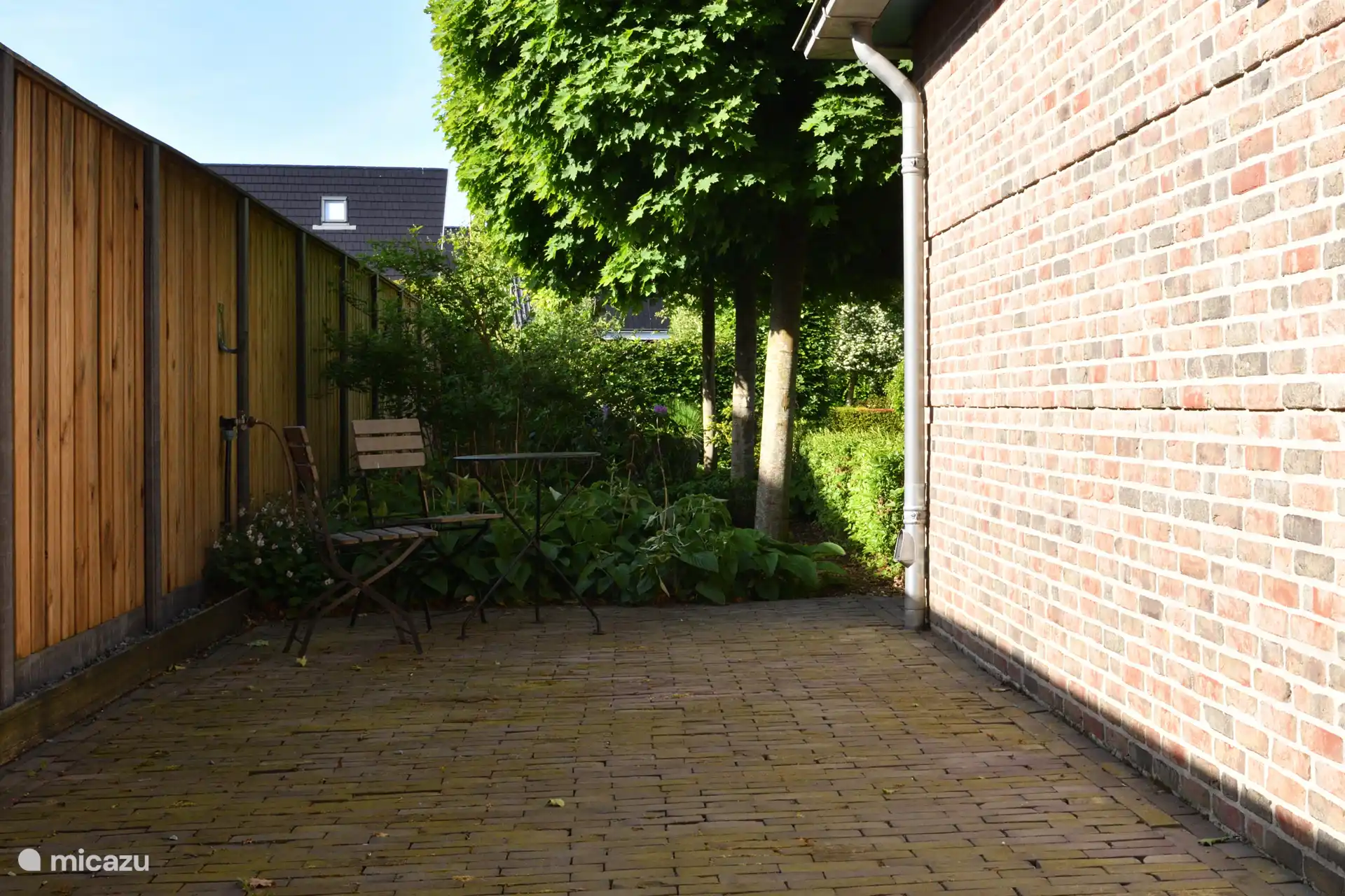 Zitje bij de fietsenberging
